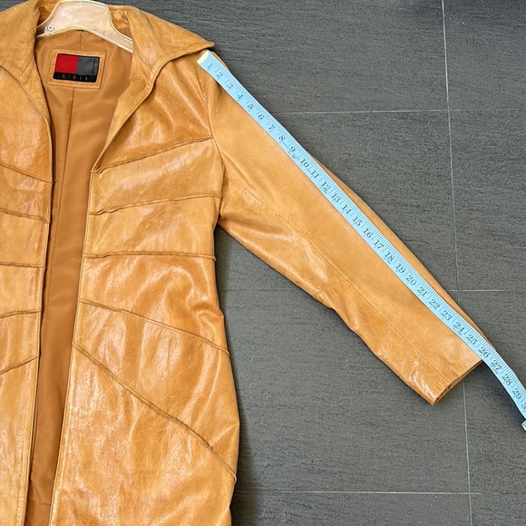 Vintage leather coat - Picture 7 of 9